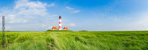 Typowa Nordfriesland - latarnia morska Westheversand, sztandar