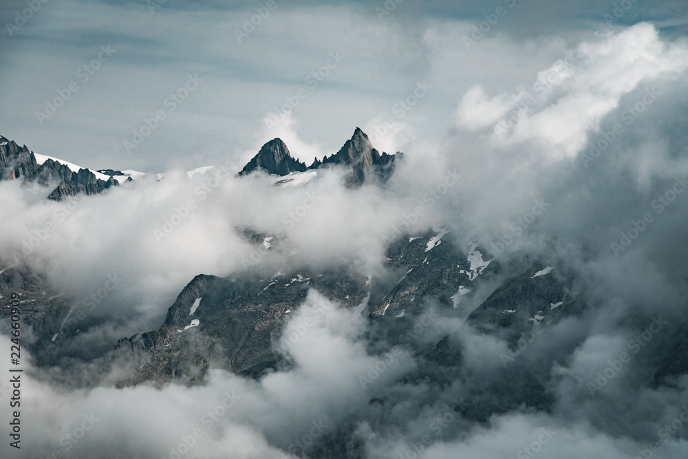 Grimselgebiet in den Wolken