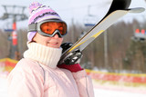 женщина с лыжами 