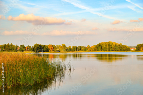 Jezioro Wulpińskie jesienną porą photo