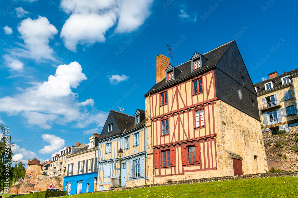 Traditional timbered houses in Le Mans, France - obrazy, fototapety, plakaty 