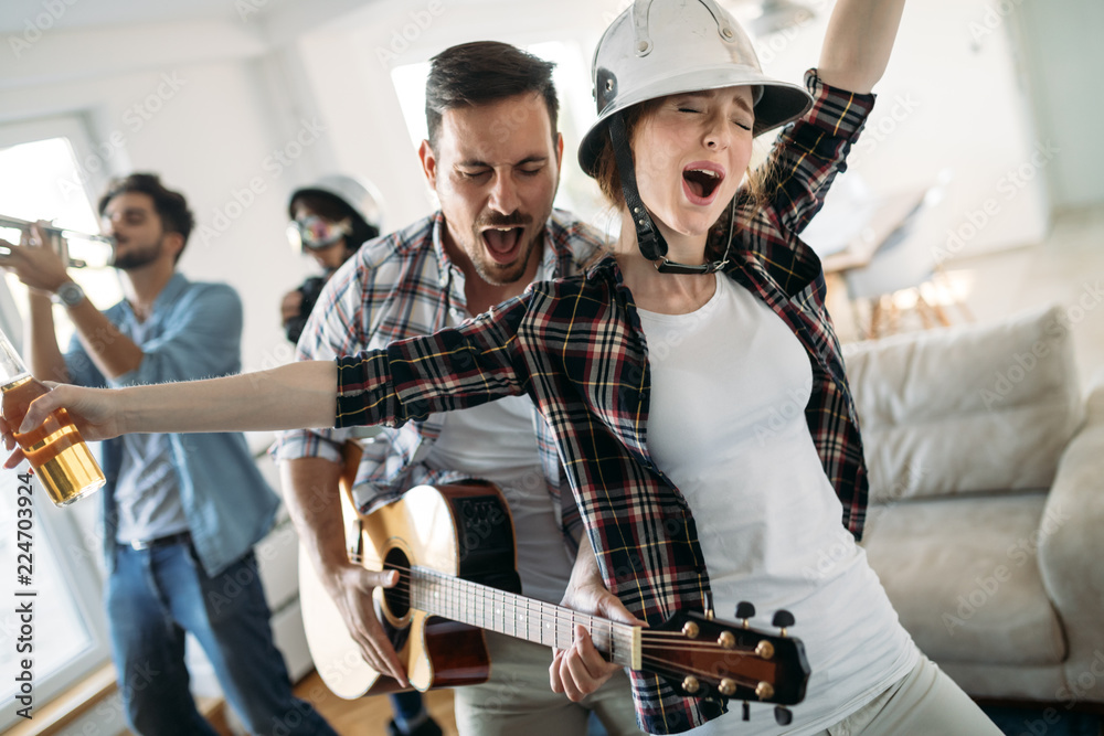 Fototapeta premium Young students and friends celebrating ahd having fun while drinking