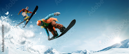 Fototapeta Naklejka Na Ścianę i Meble -  Skiing. Snowboarding. Extreme winter sports