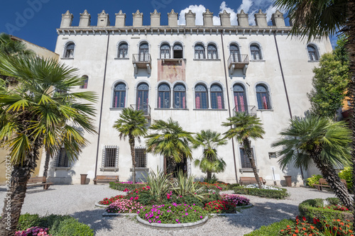 Valokuva Palazzo dei Capitani (Palace of the captains) on the shore of lake Garda, Malcesine Italy