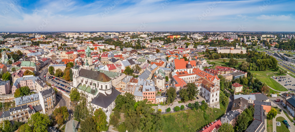 Lublin - panoram miasta z lotu ptaka, widok na stare miasto. Zabytkowa część miasta Lublin widziana z powietrza.
