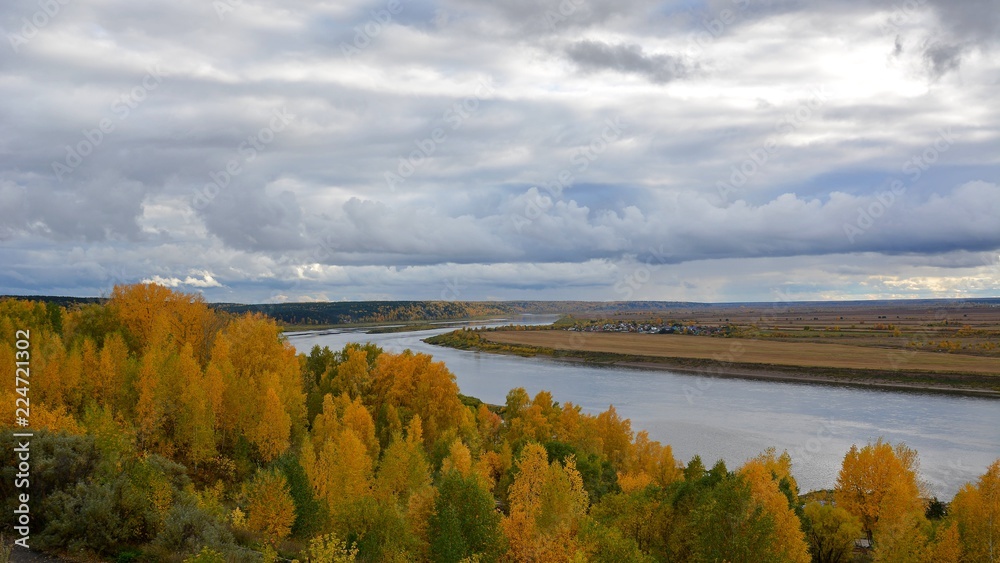Obraz premium autumn landscape with lake and blue sky