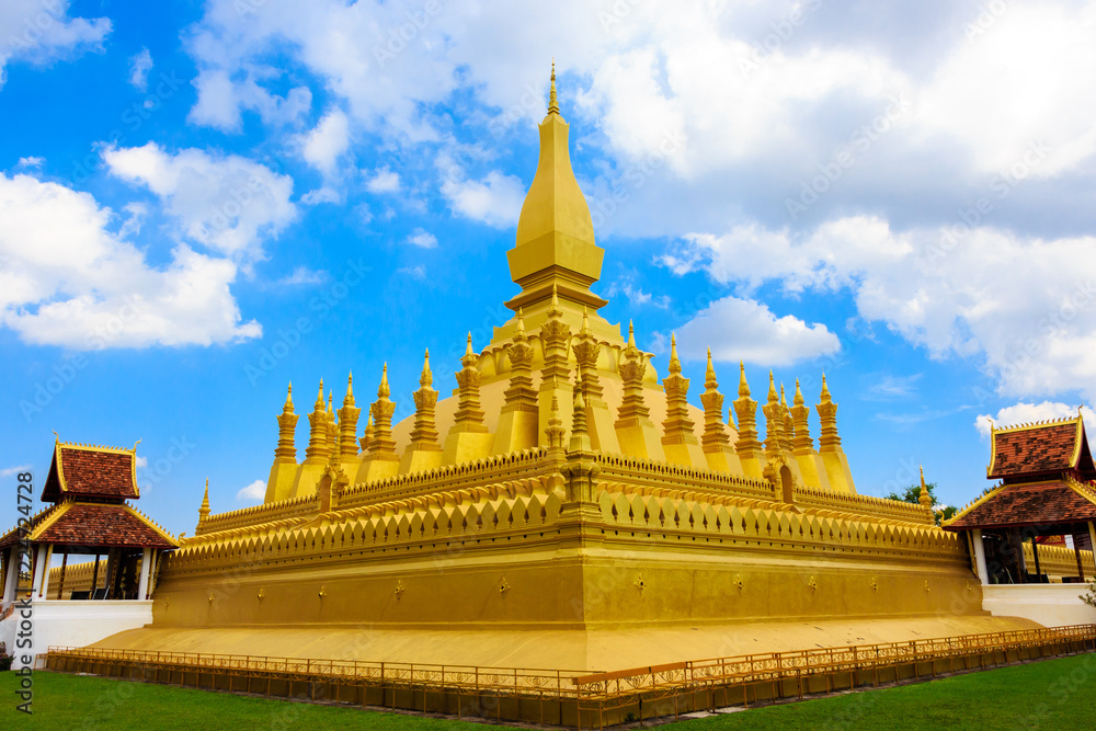 Fototapeta premium Pha That Luang temple. Golden stupa. Vientiane. Laos.