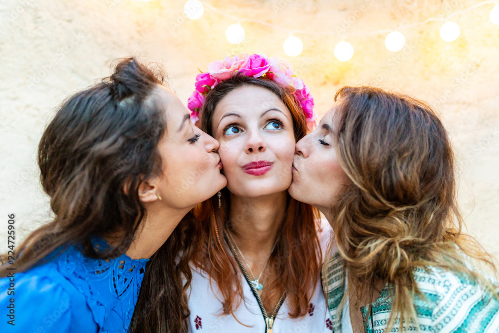 Obraz premium Women kissing a happy girl on her birthday