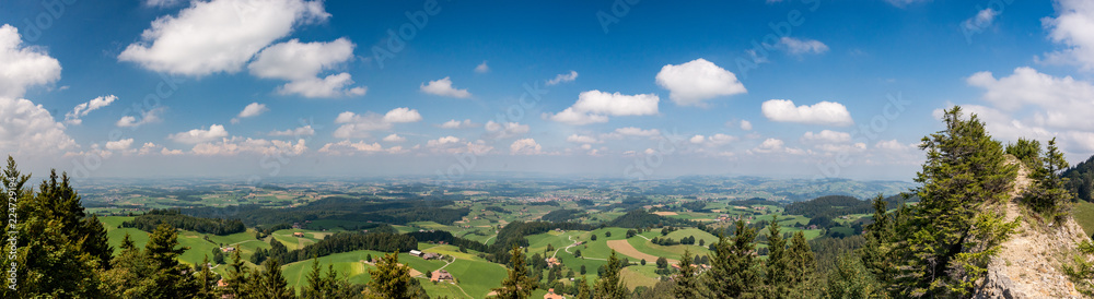Panorama-Aussicht vom Guggershorn im Schwarzenburgerland Panorama-Aussicht vom Guggershorn im Schwarzenburgerland