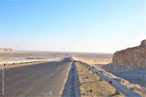 エジプト・カイロ西部の砂漠での風景