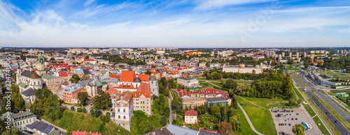Lublin - krajobraz miasta widziany z lotu ptaka. Panorama Lublina z powietrza z zamkiem i katedrą.