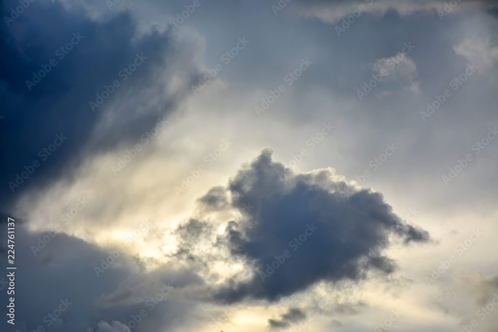 Fototapeta premium Clouds before a thunderstorm over the city.