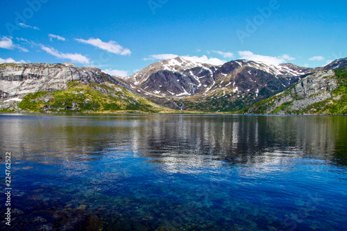 Fototapeta Naklejka Na Ścianę i Meble -  Lake in mountains - Bjønnstokkvatnet in  Northern Norway