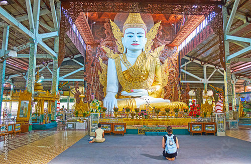 Interior of Ngar Htat Gyi Buddha Image House, Yangon, Myanmar photo
