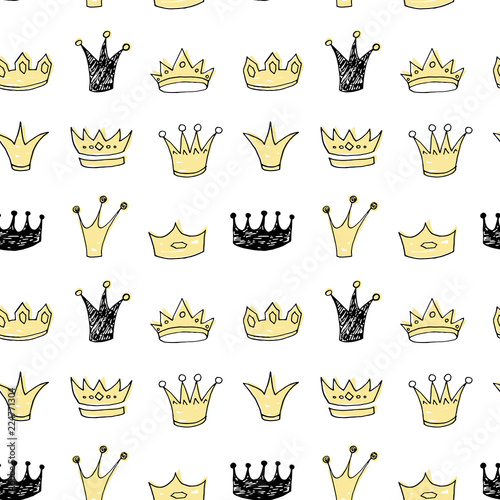 Seamless pattern with sketch crowns.