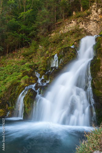 Fototapeta Naklejka Na Ścianę i Meble -  Wasserfall am Jaunpass
