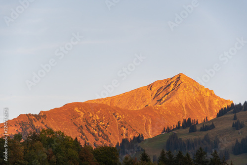 Berg in der Abendsonne - Rote Bergspitze