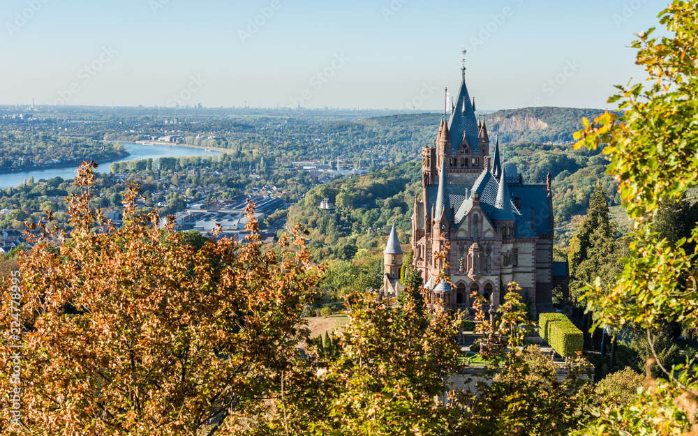 Drachenburg und Bonn im Herbst; Siebengebirge; Deutschland