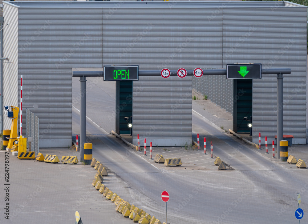 Obraz premium German border with an X-ray for trucks