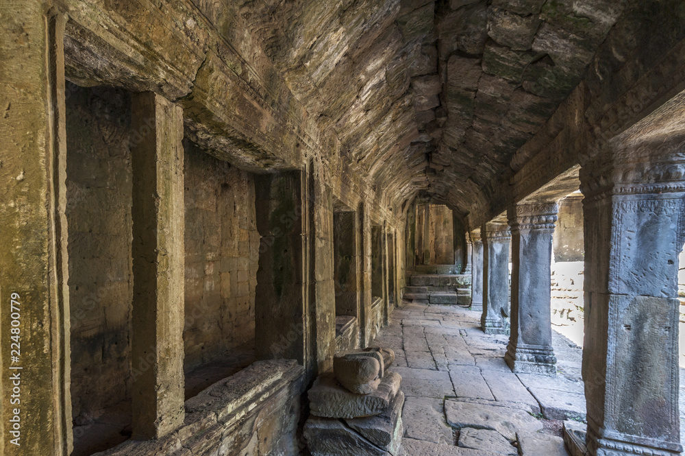 Fototapeta premium Angkor Wat corridor