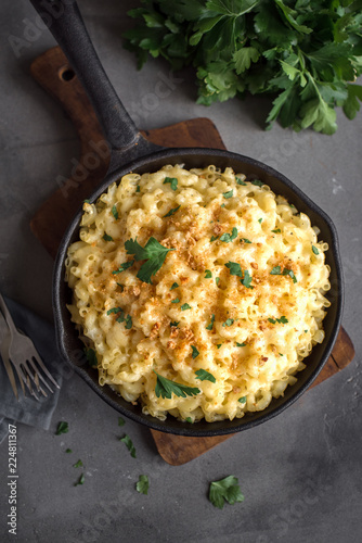 Mac and cheese baked pasta