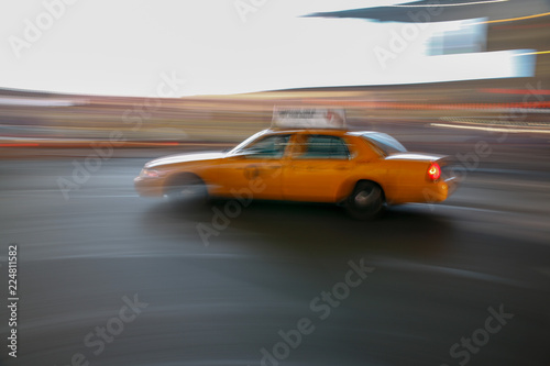 Taxi in New York © Roberto Vivancos