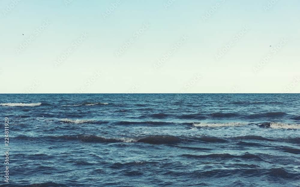 Fototapeta premium Skyline over the sea, clear sky