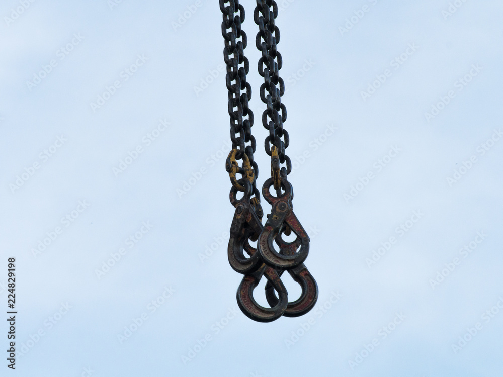 Obraz premium crane with metal hooks on chain