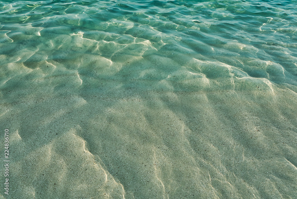 Fototapeta premium The turquoise waters of Indian ocean. Shot made on Maldives islands