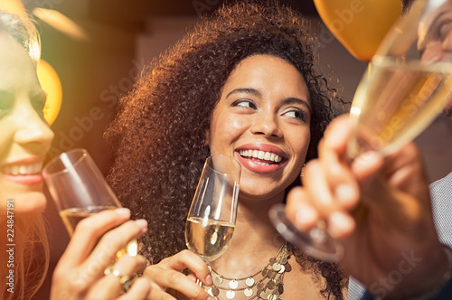 Canvas Print Happy woman drinking champagne at party
