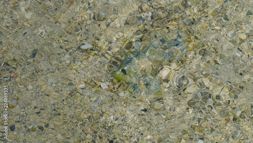 Reflet sous l eau de galets polis  Rodrigues  Maurice