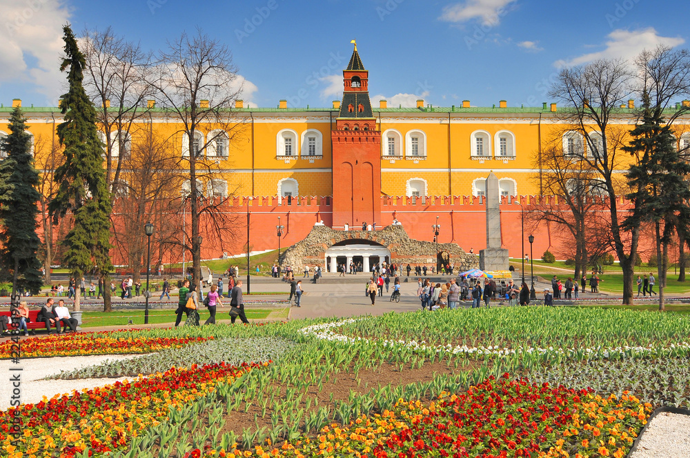 Obraz premium The Kremlin Arsenal, former armory built within the grounds of the Moscow Kremlin in Russia.