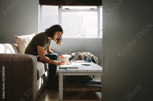 Fotografie Side view of a student studying at home