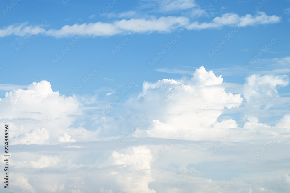 Naklejka premium Beautiful white clouds in the sky.