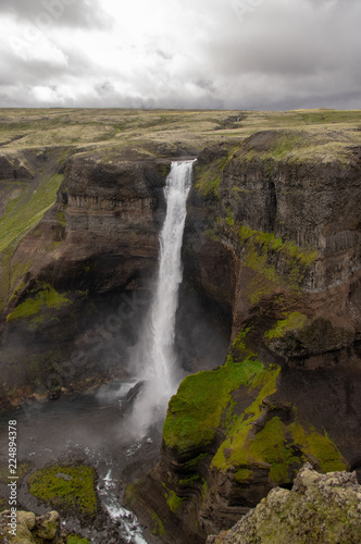 Fototapeta Naklejka Na Ścianę i Meble -  waterfall in mountains
