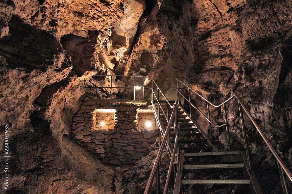 Fototapeta premium Budapest cave trail