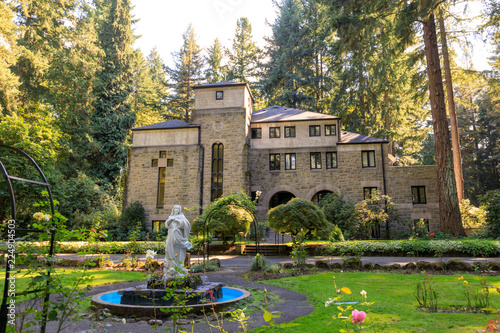 Fényképezés The Grotto, is a Catholic outdoor shrine and sanctuary located in the Madison So