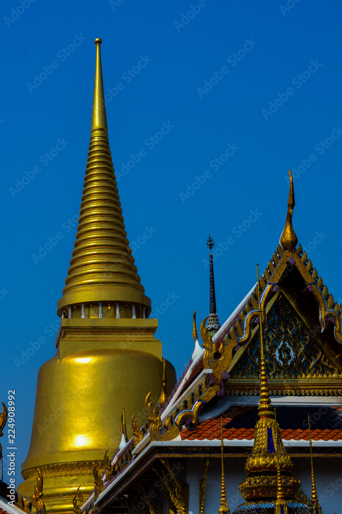 Naklejka premium temple in bangkok