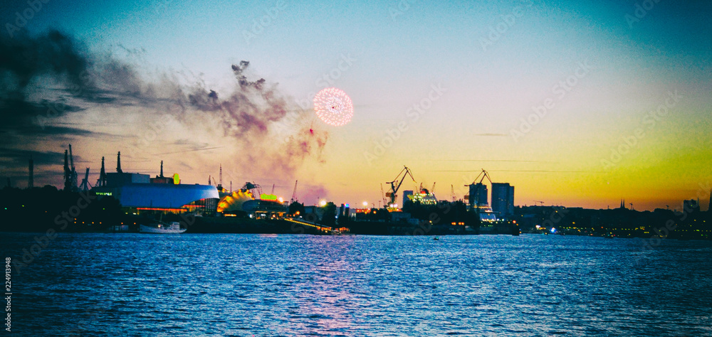 Obraz premium Hamburger Hafen Explosion 