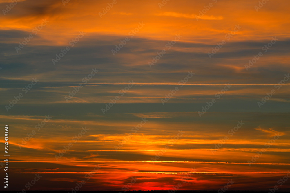 Sonnenuntergang am Deich an der Nordsee - Stockphoto