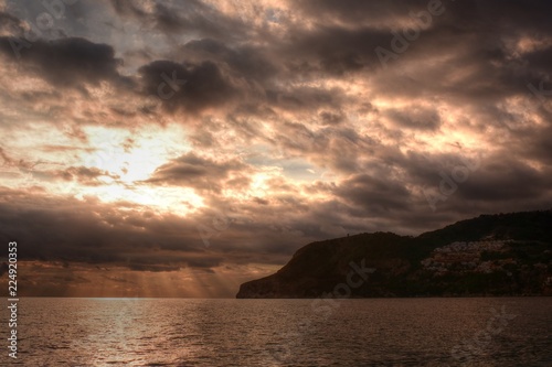 atardecer  con nubes en el mar © JC Morales