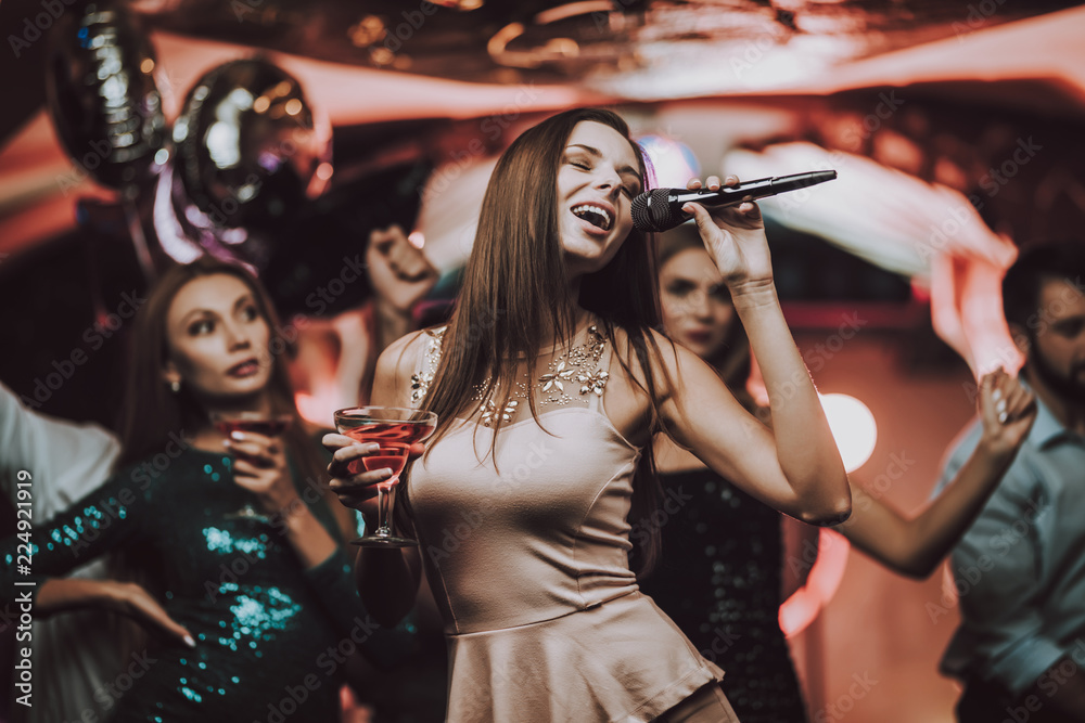 Sing and Drink. Young People. Karaoke Club. Bar. Stock 写真 Adobe Stock