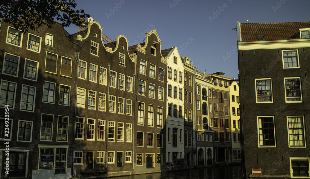 fachadas em Amsterdam