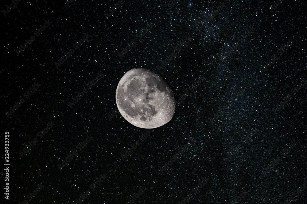 Luna crescente con la Via Lattea, in un bellissimo cielo stellato