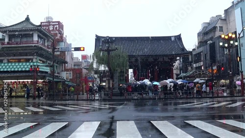 日本の名所。雪の日の浅草付近