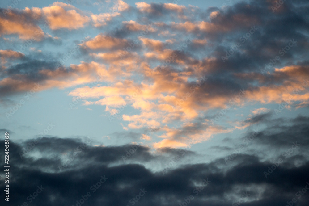 Obraz premium dramatic stormy cloudy sunset sky