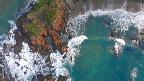 Φωτογραφία Aerial view of emerald green ocean and the shore reef, Hayama, Kanagawa, Japan