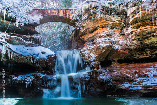 Canvastavla Snow covered Waterfalls in Ohio