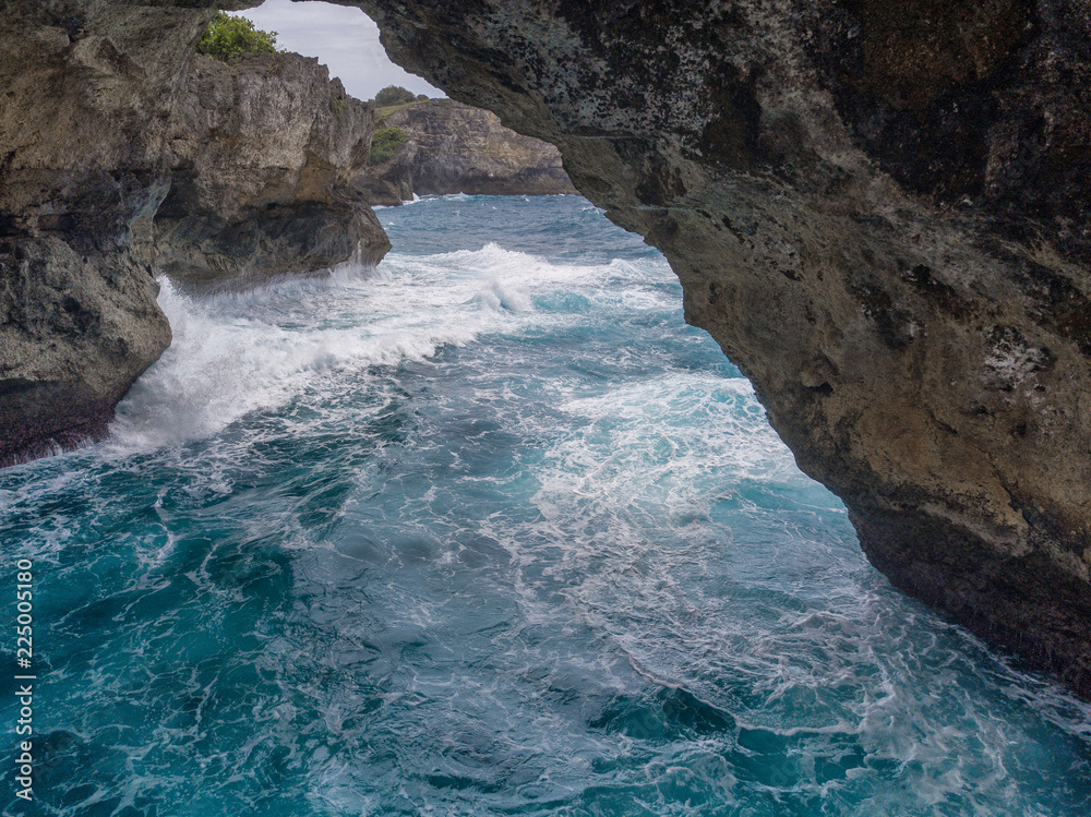 Obraz premium blue lagoon among the rocks on the islands