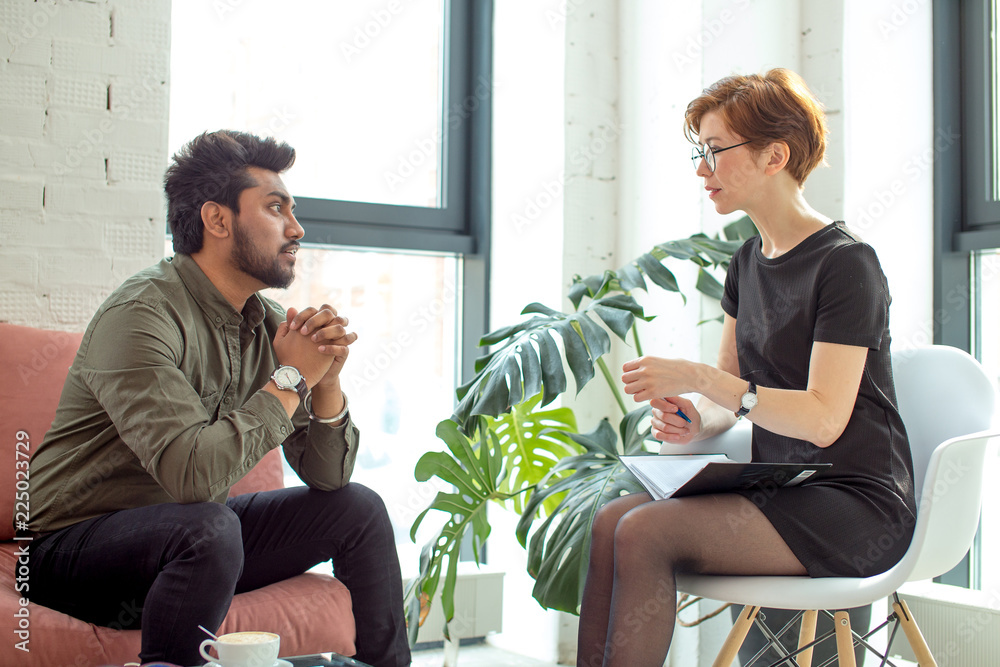 Ταπετσαρία professional psychologist doctor consult in psychotherapy session